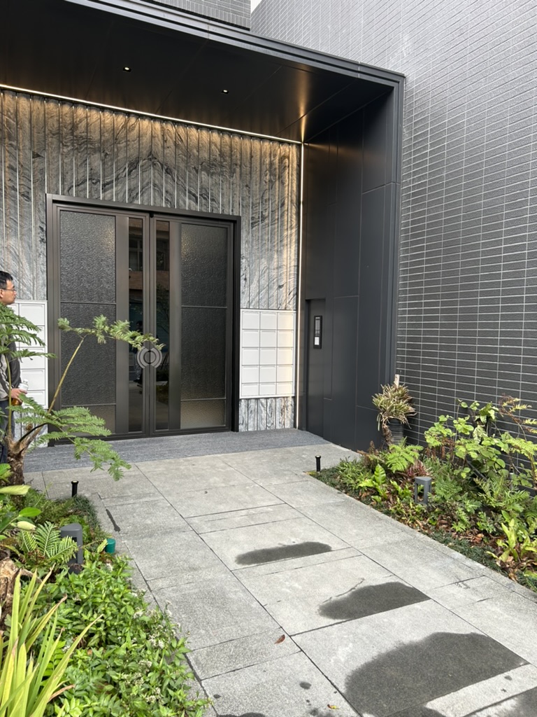38戶社區大樓安裝雲端門禁對講機 1 社區門口對講機,人臉辨識機,智慧信箱/智慧櫃實景照片